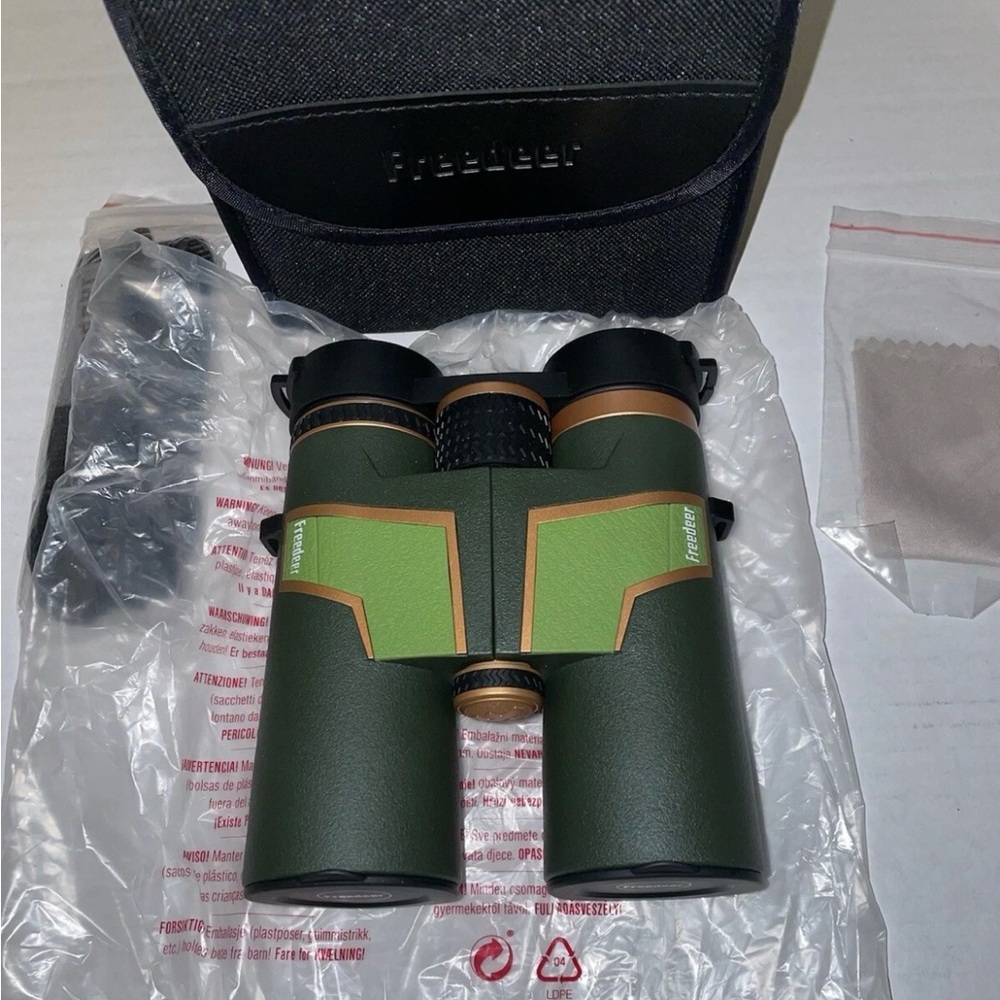 Freedeer Adult Lightweight Binocular 10 X 42 FOV 304 FT Great Color Combination